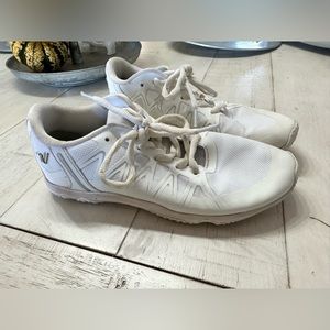 Varsity Cheer Shows DBL Edge Size 6.5